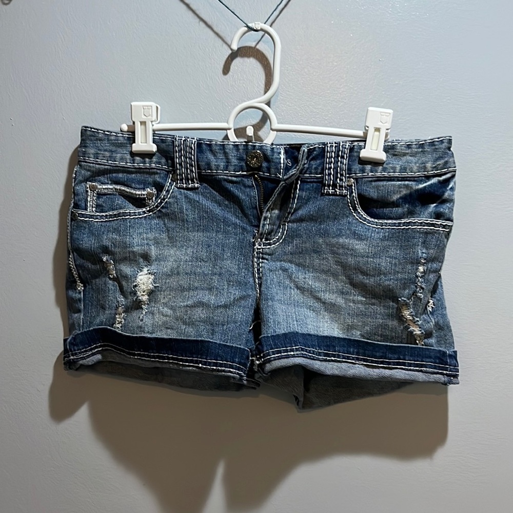 Cute Maurice’s jean shorts!